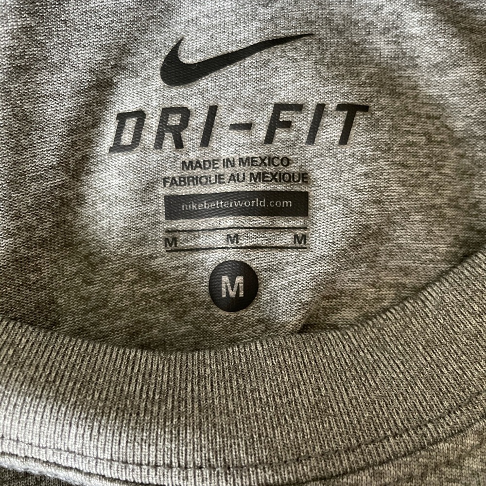 Nike Dri Fit - Picture 3 of 3